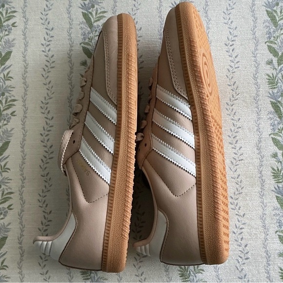 adidas Beige Low-Top Sneakers with White Stripes - Picture 4 of 7